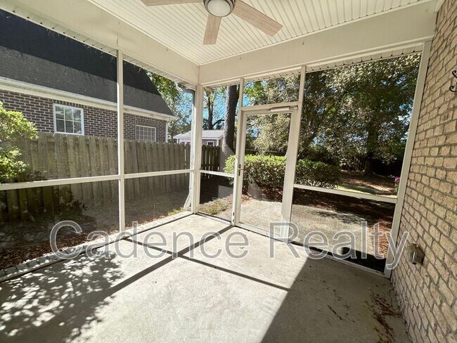 Building Photo - 814 Lambrook Dr