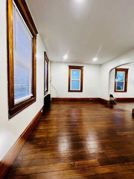 livingroom - 16 Exeter St