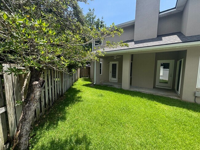 Building Photo - 826 Boulevard of the Champions