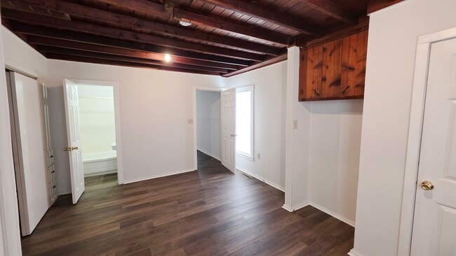 Building Photo - Newly Remodeled.