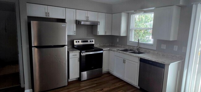 Building Photo - 1363 Vineland Ct SE
