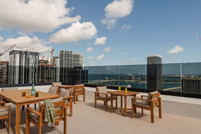 Building Photo - 225 N Miami Ave