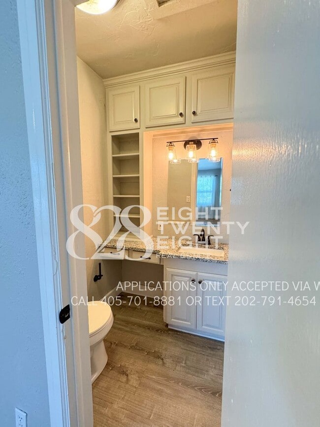 Building Photo - Updated 2 Bed/1.5 Bath Historic Property L...