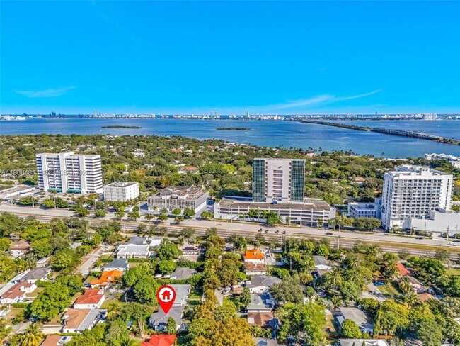 Building Photo - 231 NE 45th St