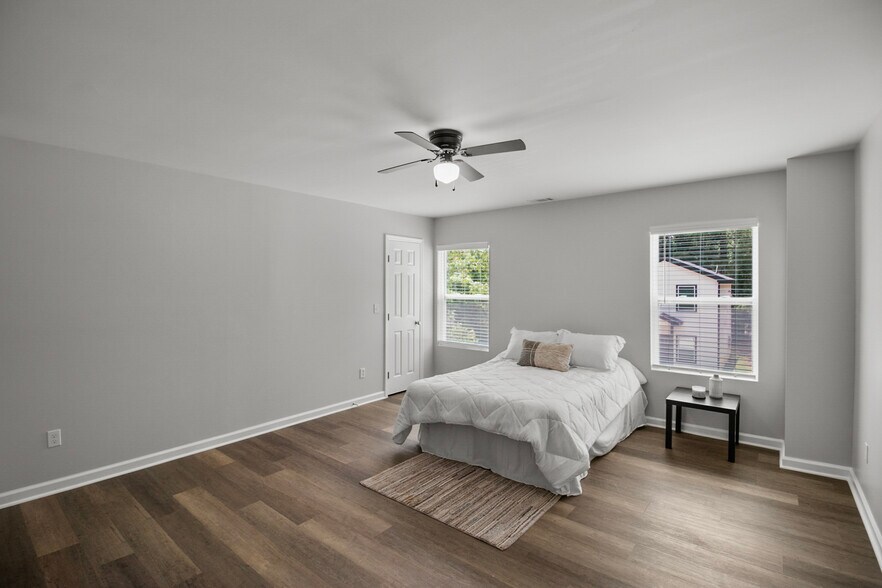 Building Photo - 789 Main St