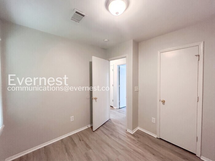 Building Photo - 5654 Bradley Cir