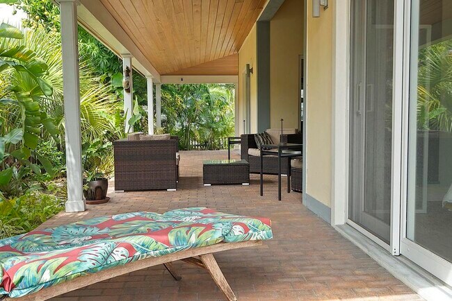 Building Photo - 112 S J St