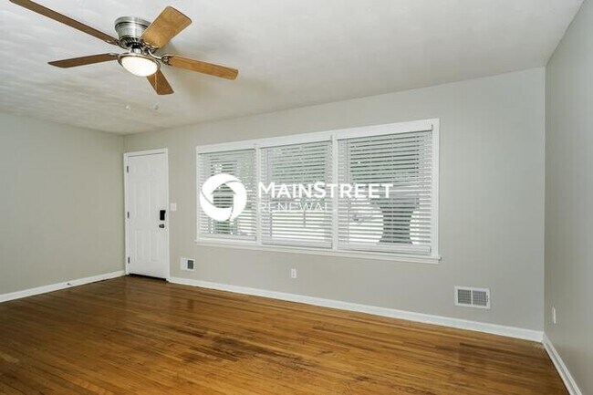 Building Photo - 3 Bedroom Pet-Friendly Home in LOUISVILLE, KY with Main Street Renewal