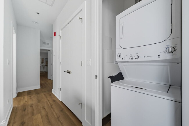 Building Photo - 2357 N Washtenaw Ave