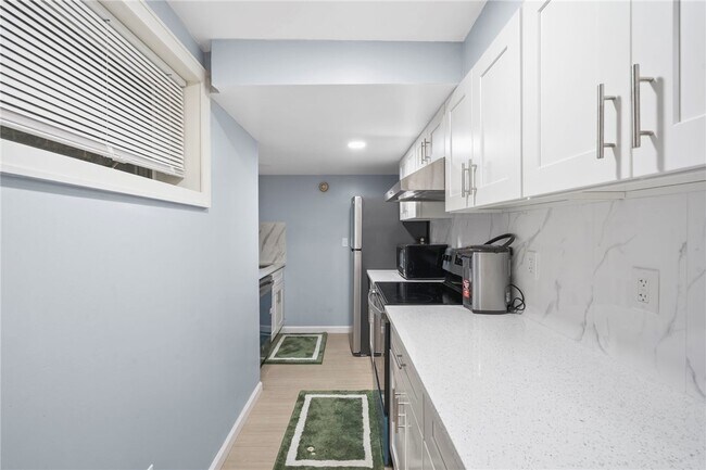 Building Photo - 318 Blackstone Ave