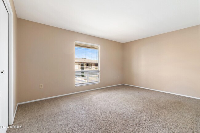Building Photo - 10301 W Charter Oak Dr