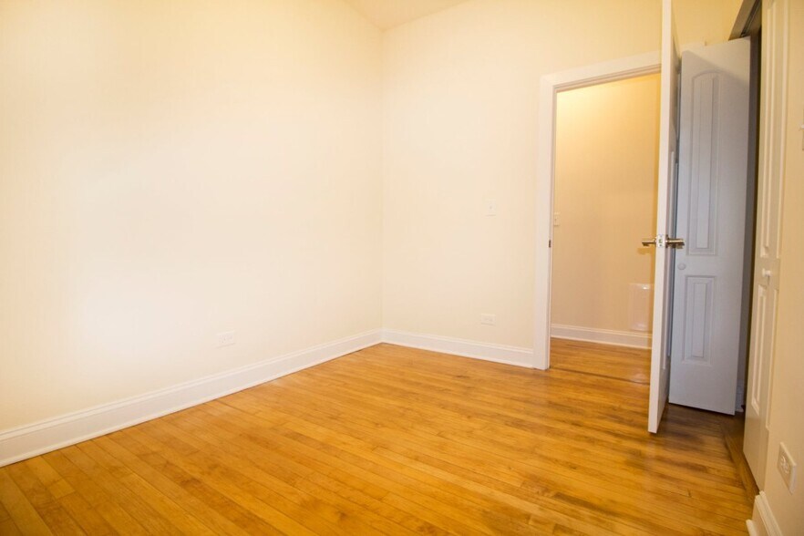 Building Photo - 2989 N Lawndale Ave