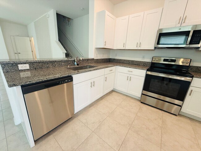 Building Photo - Townhouse in Land O' Lakes - The Townes at Lake Thomas