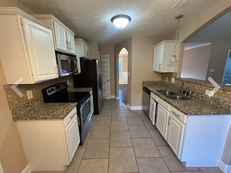 Building Photo - 1109 Stillwood Dr