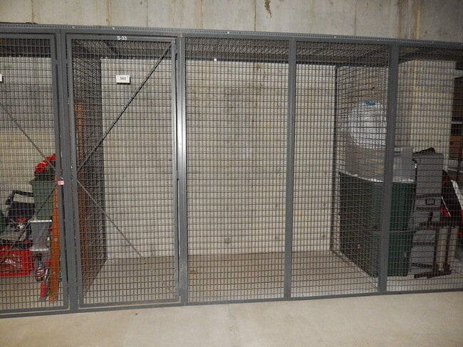 Building Photo - 850 Village Center Dr