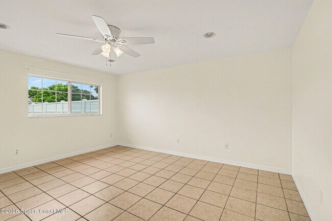 Building Photo - 255 W Towne Pl