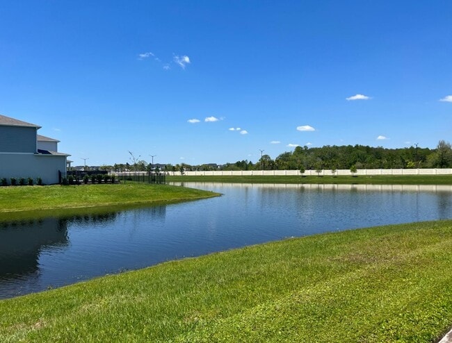 Building Photo - Isles of Lake Nona!! 3 Bedroom 2.5 Bathroo...