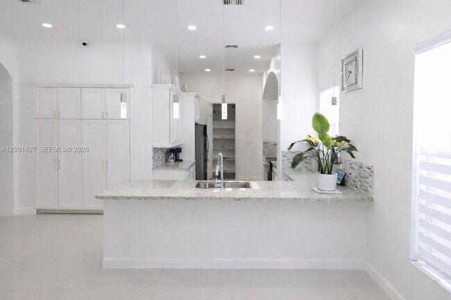 Building Photo - 8537 NW 39th Ct