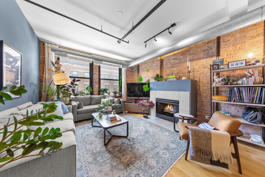 Building Photo - 3151 N Lincoln Ave