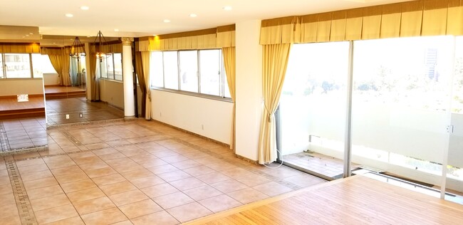 Building Photo - 10701 Wilshire Blvd