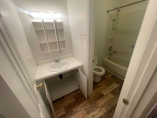 Building Photo - 917 Johnson St