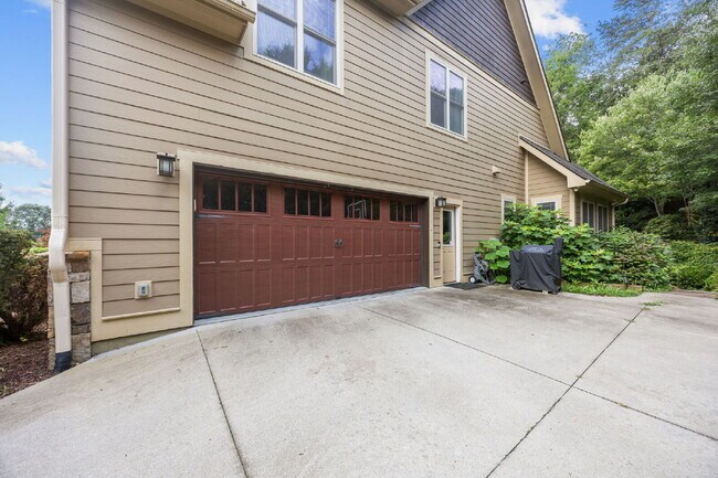 Building Photo - Spacious 3-Bedroom Home with Bonus Room & ...