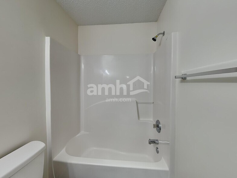 Building Photo - 4104 Hunters Trail Dr