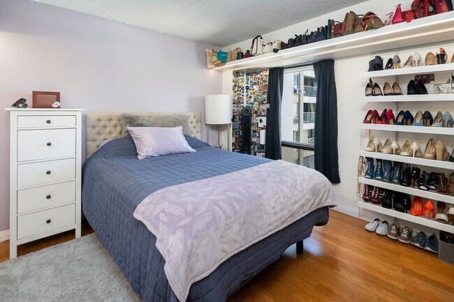 Building Photo - Keoni Ana in Waikiki - 2 Bedroom 1.5 Bath and 2 Parking Stalls!