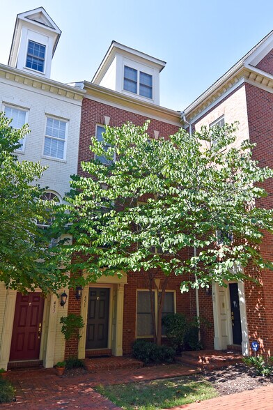 Front view of the home - 451 N George Mason Dr