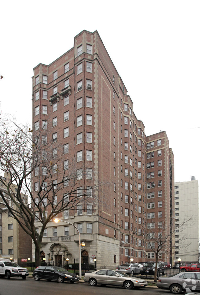 Building Photo - Winthrop Tower