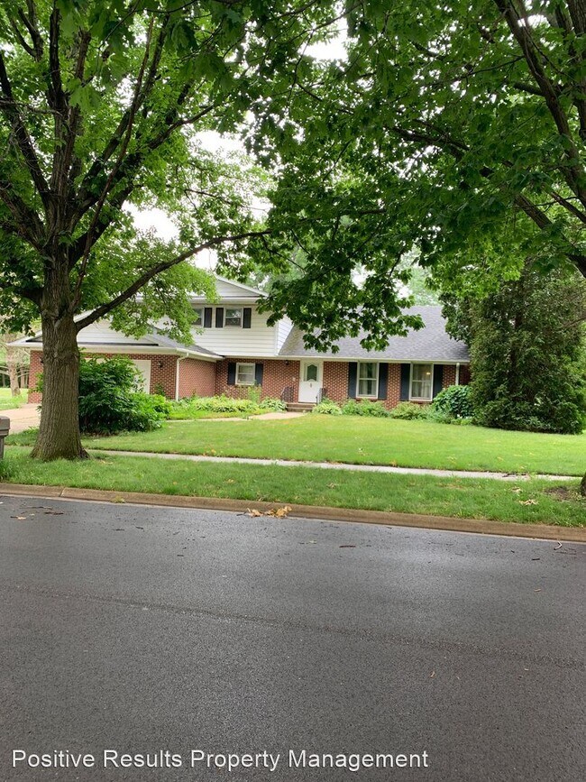 Primary Photo - 4 br, 2.5 bath House - 1612 Aragona