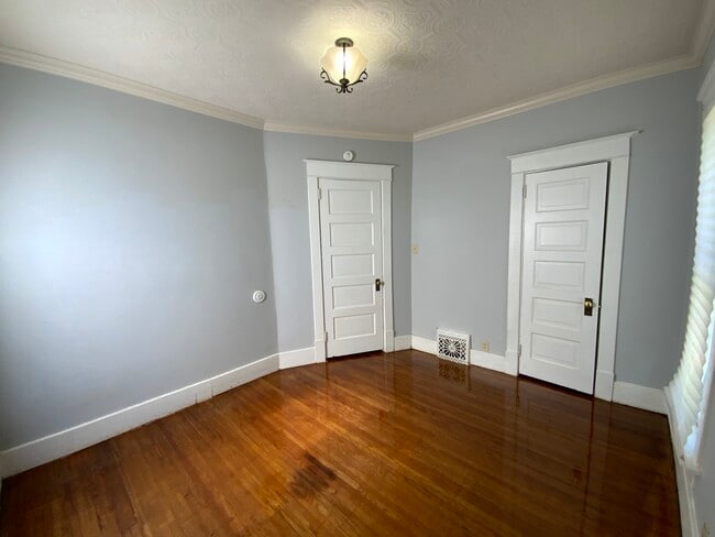 Building Photo - 123 N Gilbert St