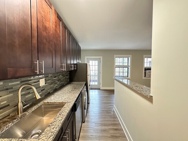 Building Photo - 735 Judson Ave