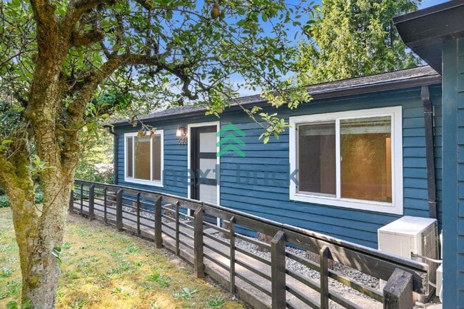 Building Photo - Charming Shoreline Home on a Spacious Lot | A/C & EV Charger | Near Light Rail