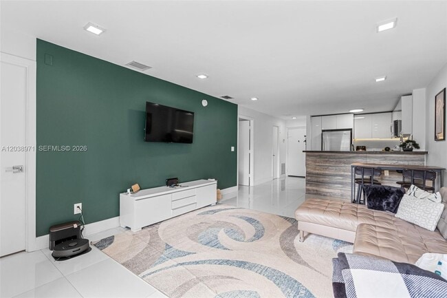 Building Photo - 6545 Indian Creek Dr