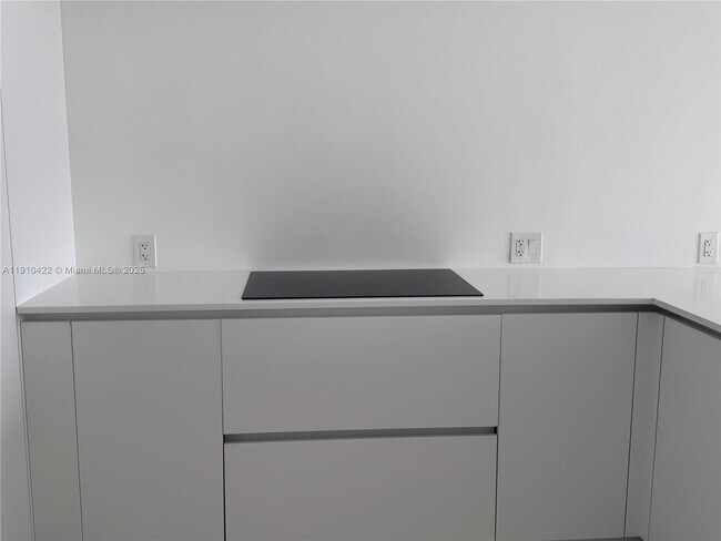 Building Photo - 3625 N Country Club Dr