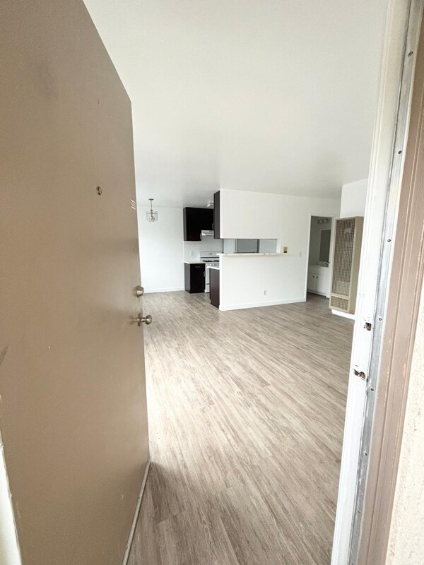 Building Photo - 530 N Ardmore Ave