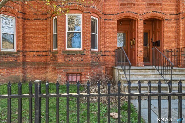 Building Photo - 105 William St