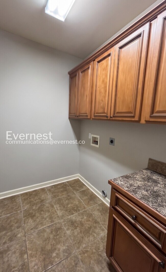 Building Photo - 2835 Plateau Dr