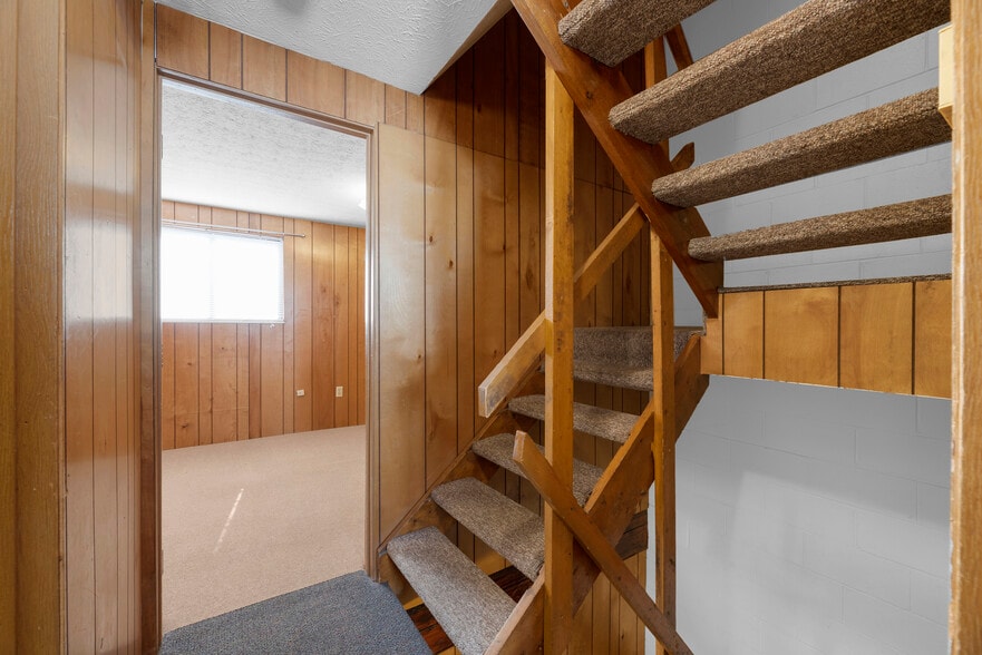 Building Photo - 128 W Norwich Ave