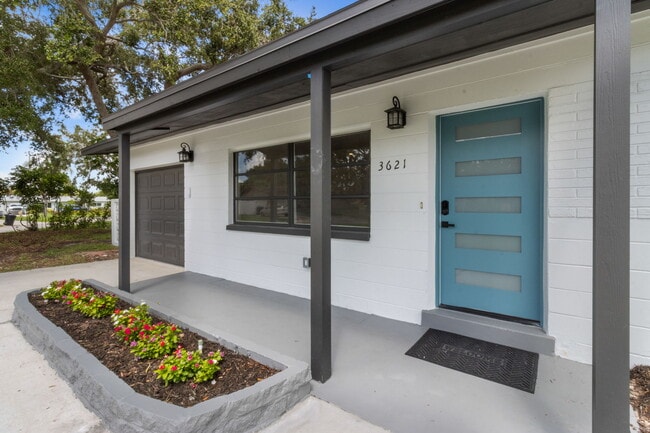 Building Photo - 3621 Searobin Dr SE