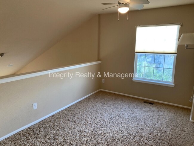 Building Photo - 552 Hanging Rock Pl