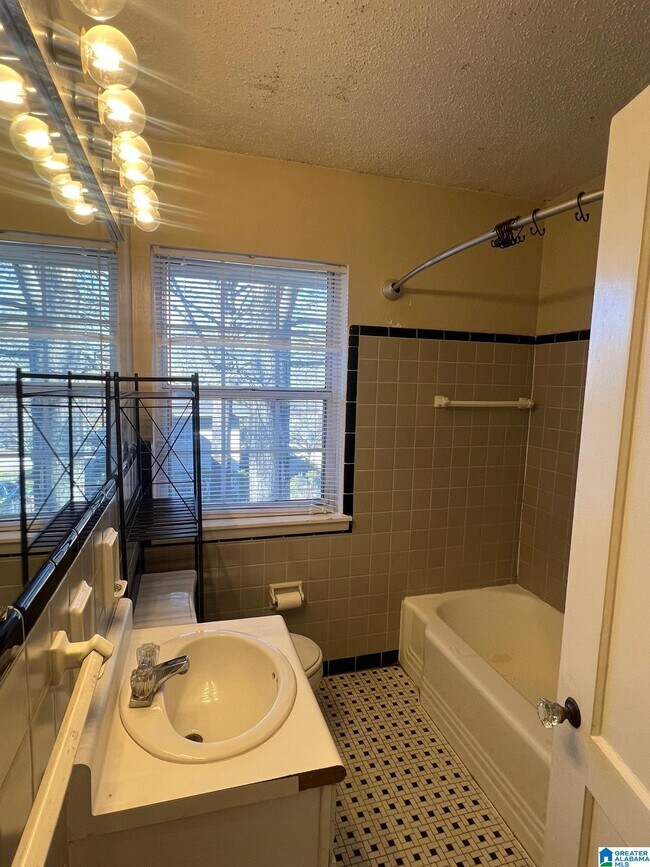 Building Photo - 1208 34th St S