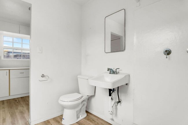 Building Photo - Great detached Home in Pacific Beach! Avai...
