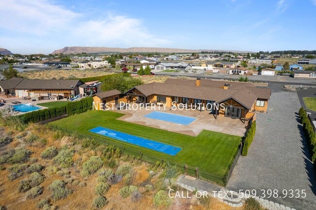 Building Photo - Jaw Dropping Home Overlooking the Columbia...