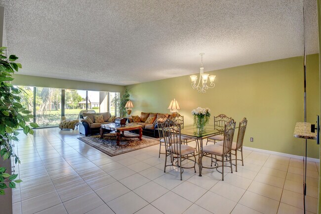 Building Photo - 5673 Fairway Park Dr