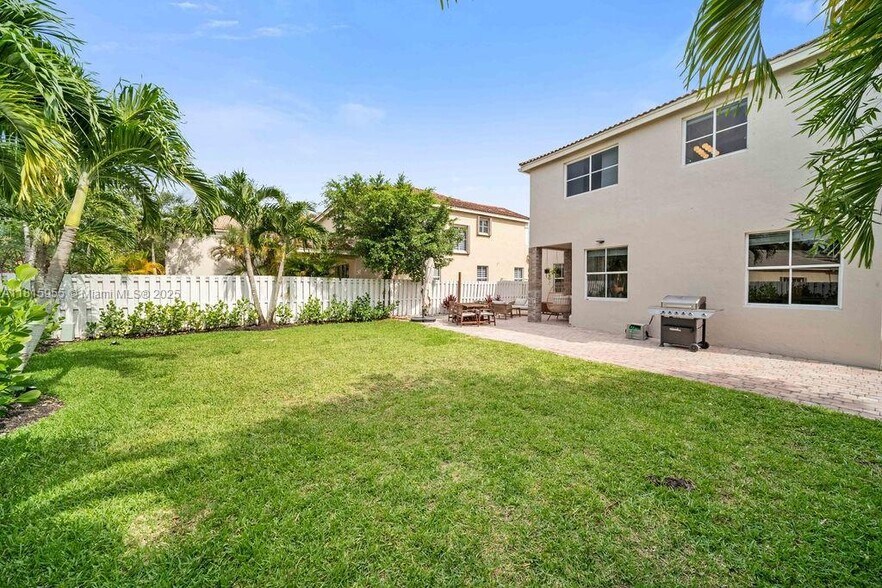 Building Photo - 721 Tanglewood Cir