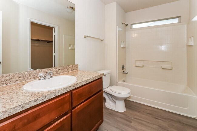 Building Photo - 5423 Latta Plantation Dr