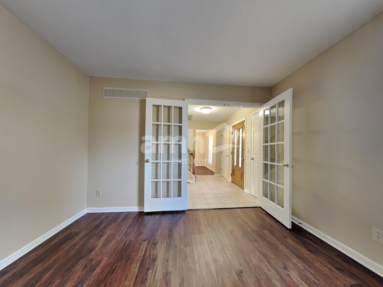 Building Photo - 1813 Bell Tower Cir