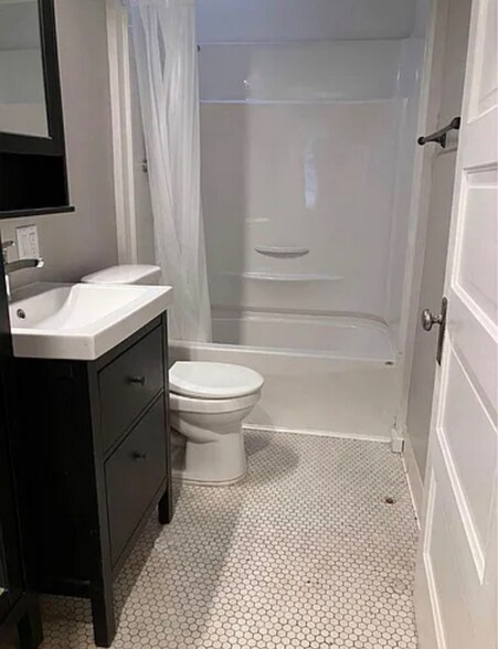 Building Photo - 146 Gooding St